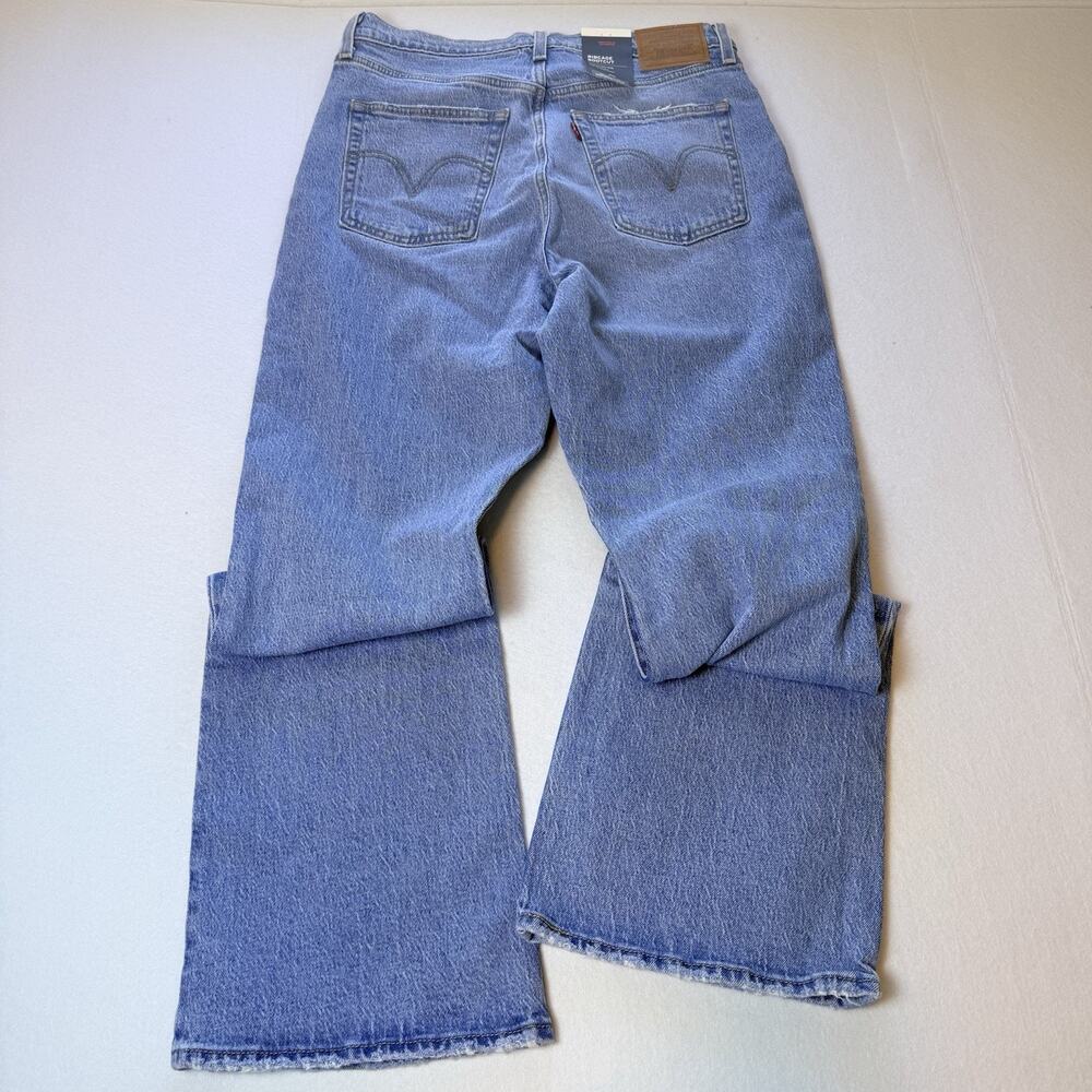 Levi's Premium Women's 31x33 Medium Wash Blue Denim Ribcage Boot High Rise Jeans - Picture 2 of 9